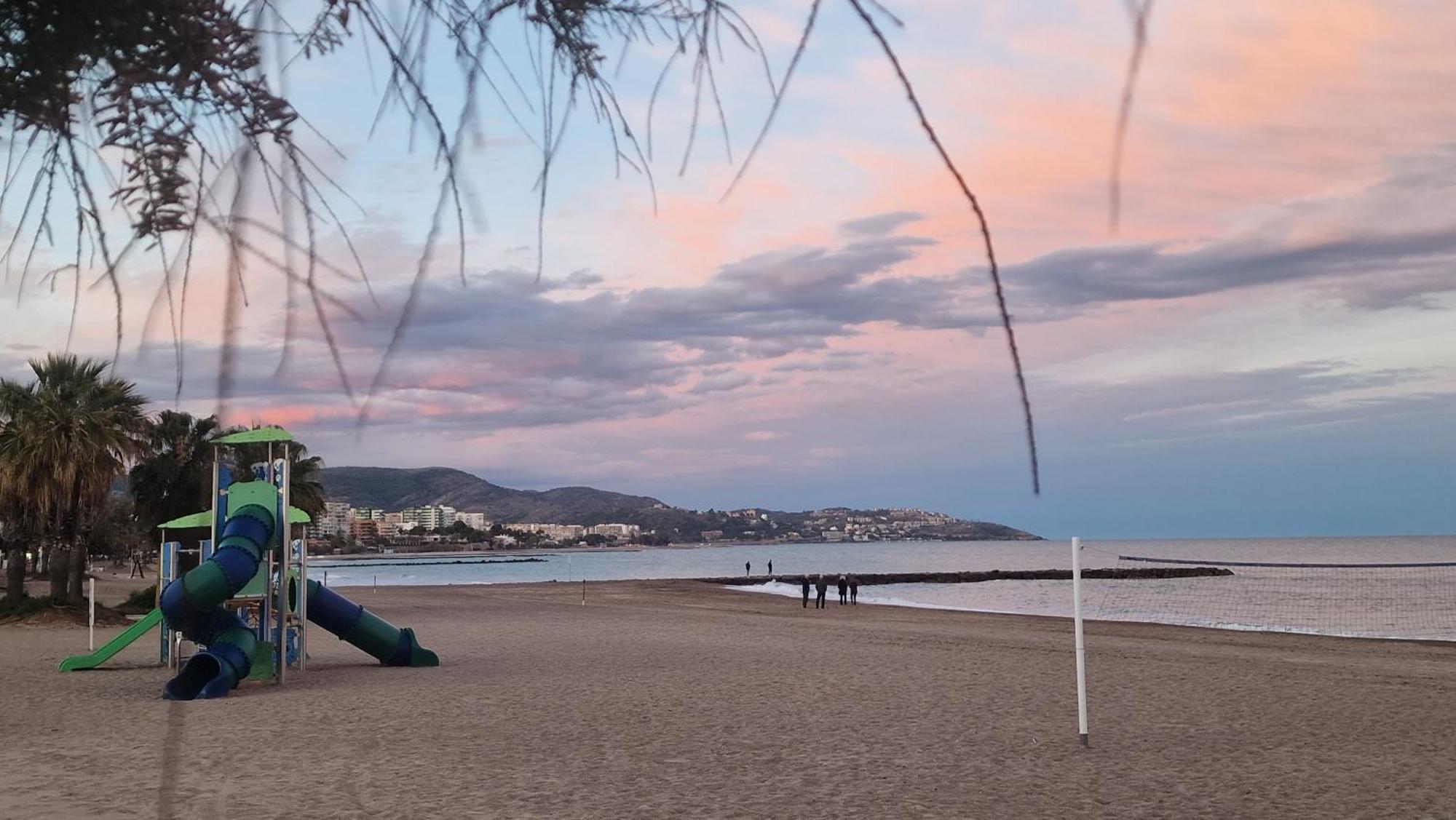 Apartamento De 1 Habitacion Frente Al Mar Y Con Piscina Apartment Benicassim Luaran gambar